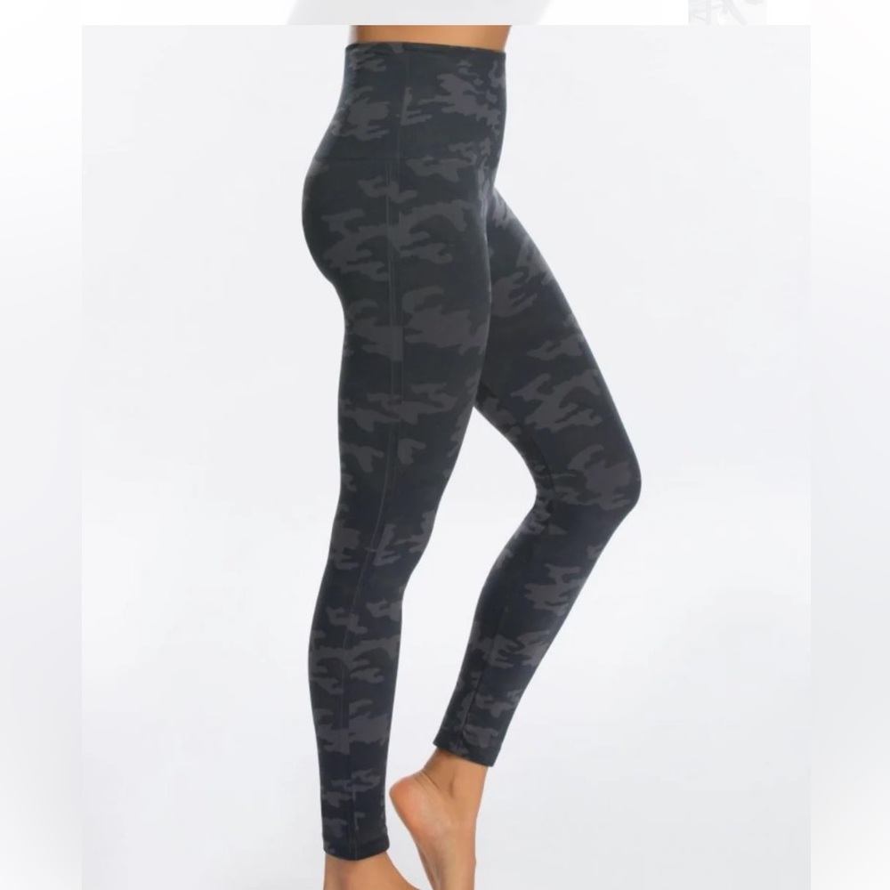 SPANX Como leggings.